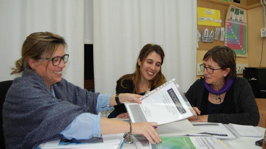 Imma Juanola, Imma Cortada i Roser Ruiz, a l&#039;escola Lladó.