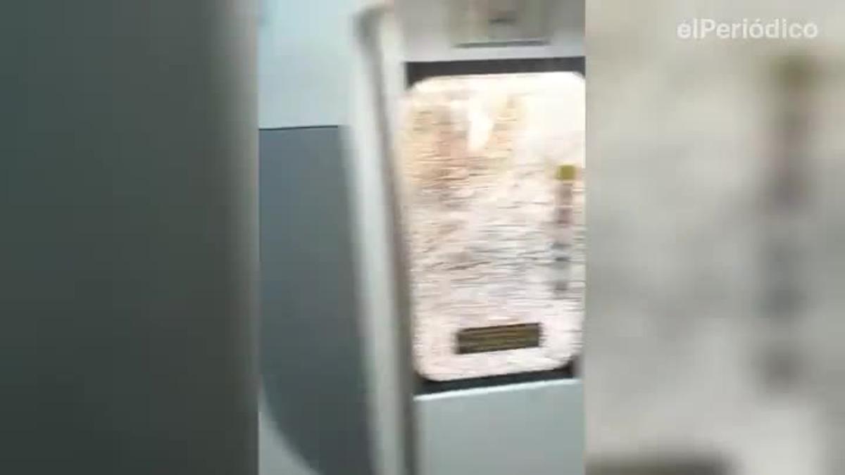 Un grupo de vándalos rompe 35 lunas de un tren en Mataró