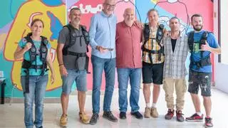 Chalecos sensoriales para que personas sordas de Lanzarote puedan sentir la música