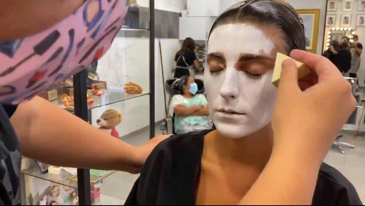 María fue cambiando a base de maquillaje y peluquería, con la colaboración de Carmelo García, Cositas Pintadas y Amparo Sepúlveda en los complementos