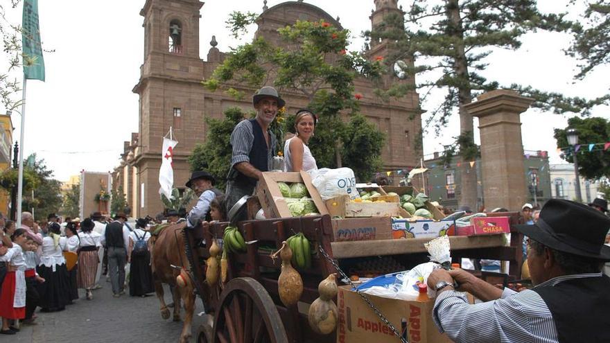 Romería ofrenda en las fiestas de Santiago en Gáldar.