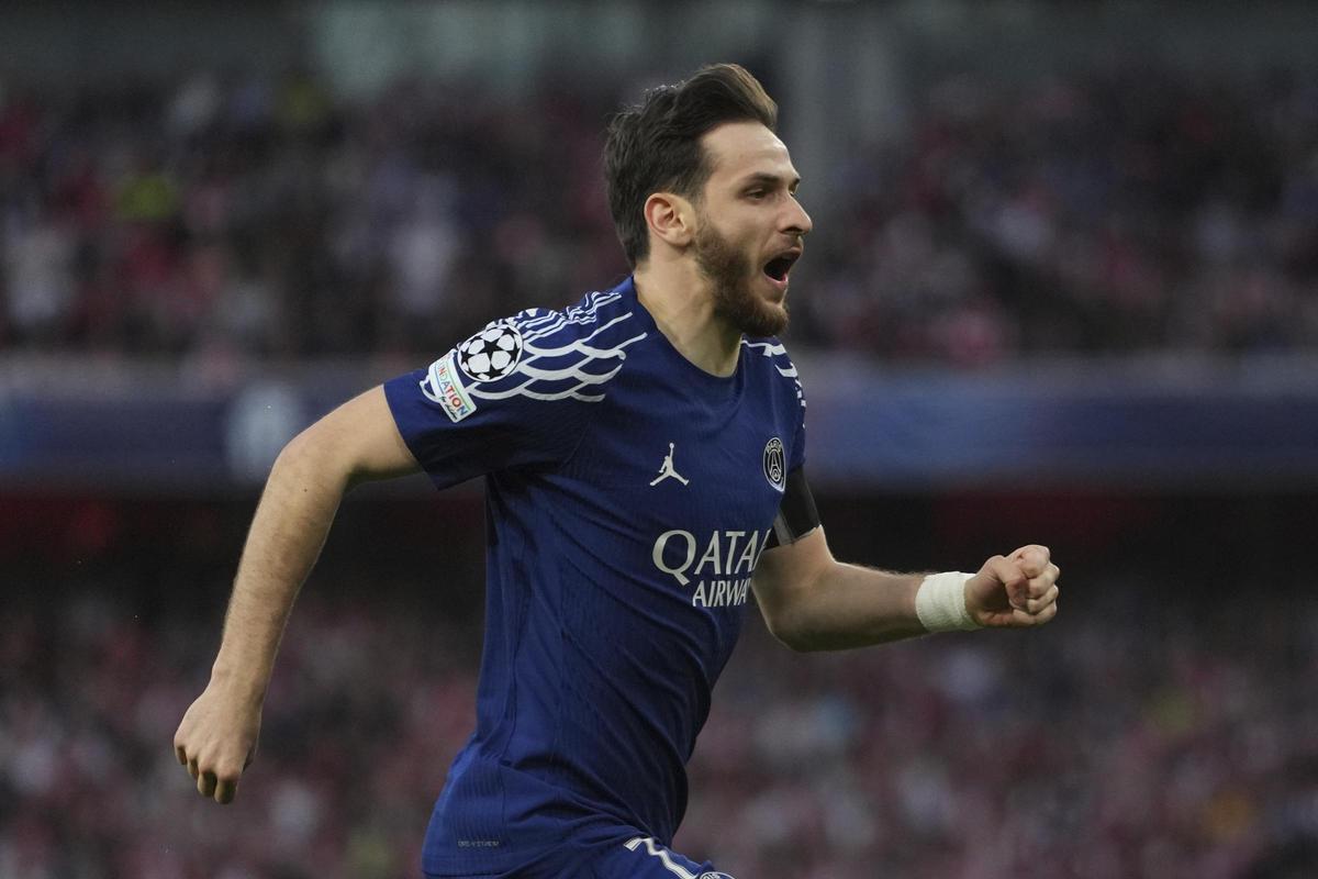 Kvaratskhelia durante el partido ante el Arsenal