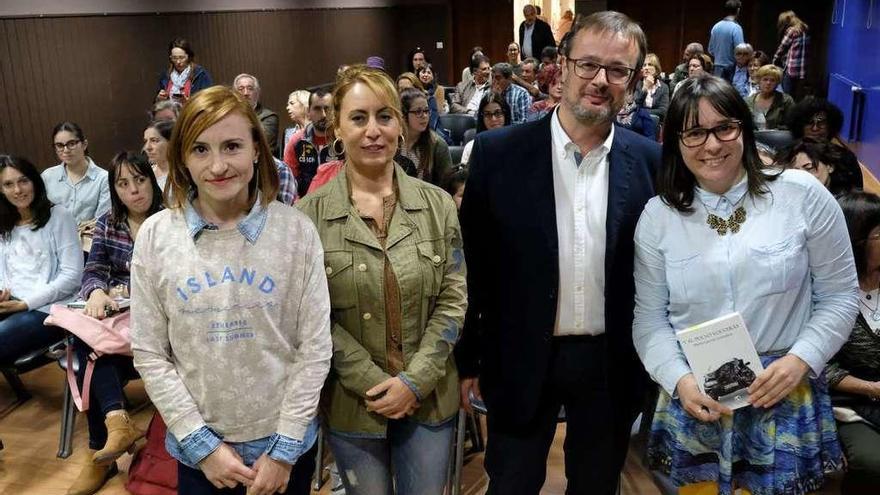 Rosa Morán, Gema Álvarez, Ricardo V. Montoto y la autora del libro, María García.