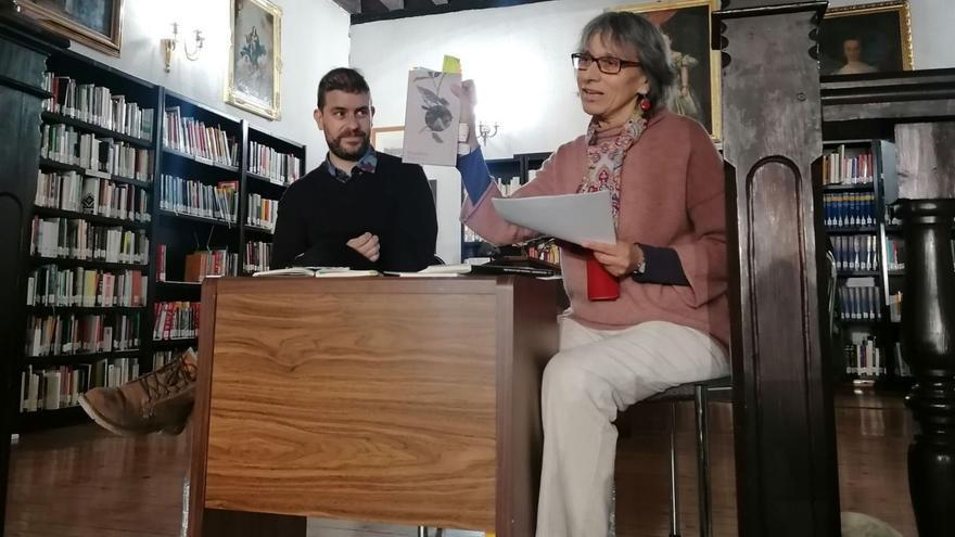 Pilar Antón y David Refoyo, en la presentación del libro en la Biblioteca de Toro. | M. J. C.