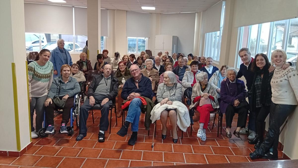 Inauguración de la exposición "Arte, memoria y cuidados en comunidad", en Posada de Llanes
