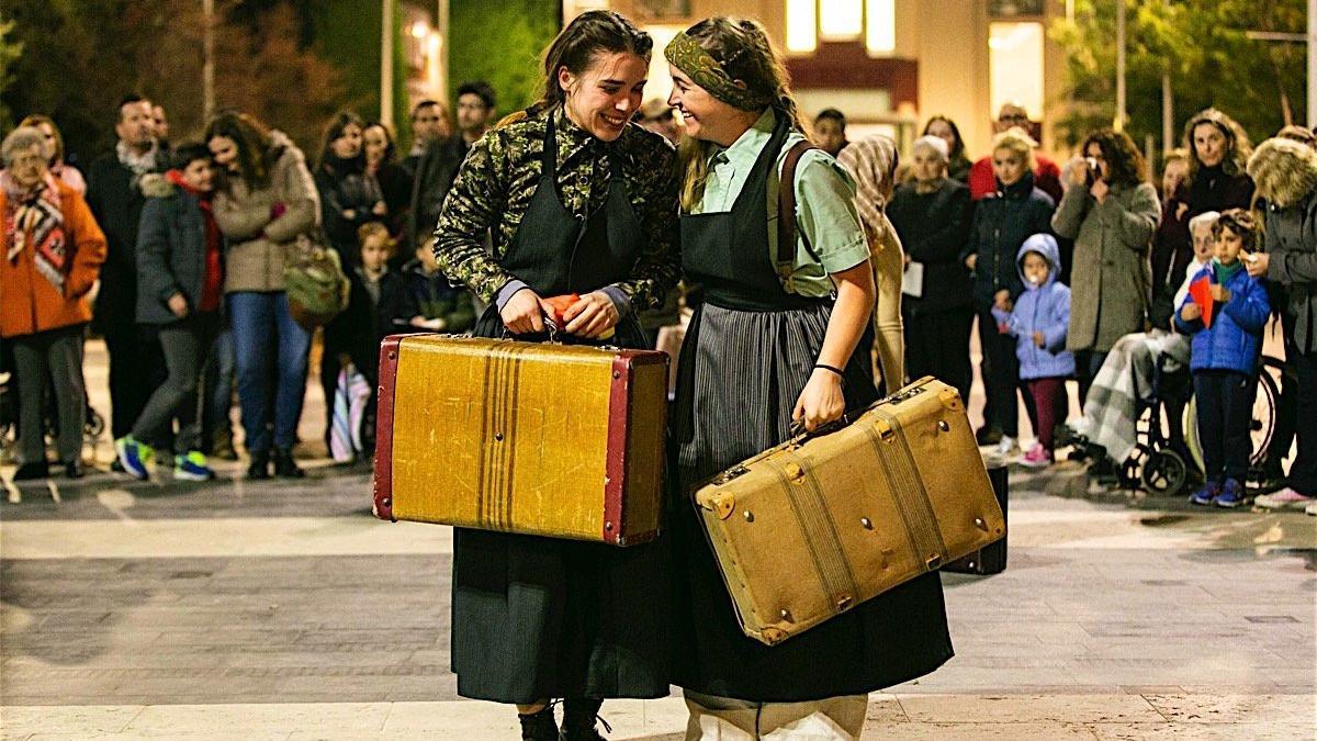 &quot;Maletes de terra&quot;, de Visitants, espectáculo que fue prohibido ayer.