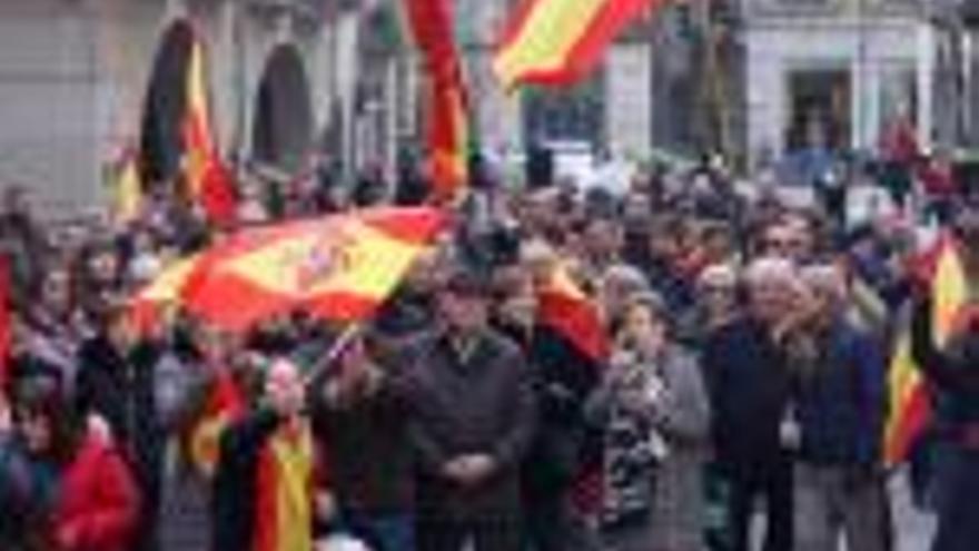 Concentració per rebutjar el canvi de  nom de la plaça Constitució de Girona