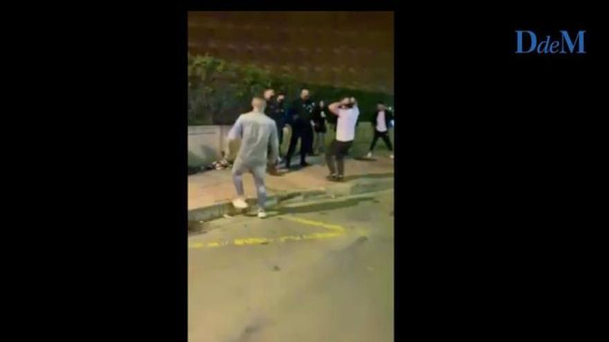 Im Video: Partygänger in Magaluf gehen Ortspolizisten an.