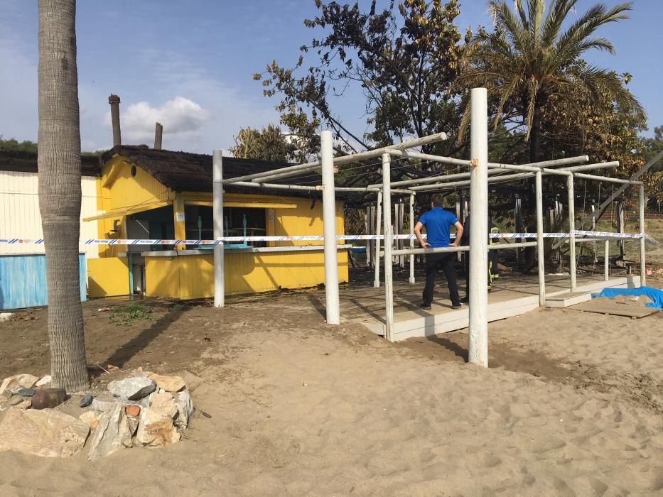 El Restaurante Bounty Beach, ubicado en la playa de El Pinillo, sufre un incendio cinco días después de que las llamas arrasaran Playa Padre