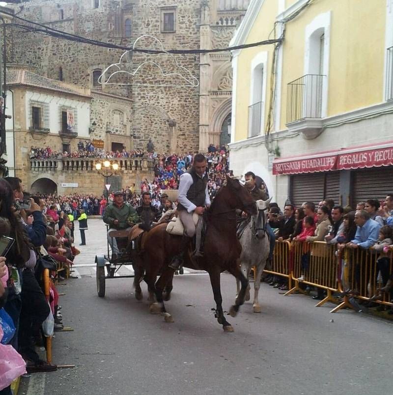 Día de la Hispanidad: marcha ecuestre y celebración religiosa en Guadalupe