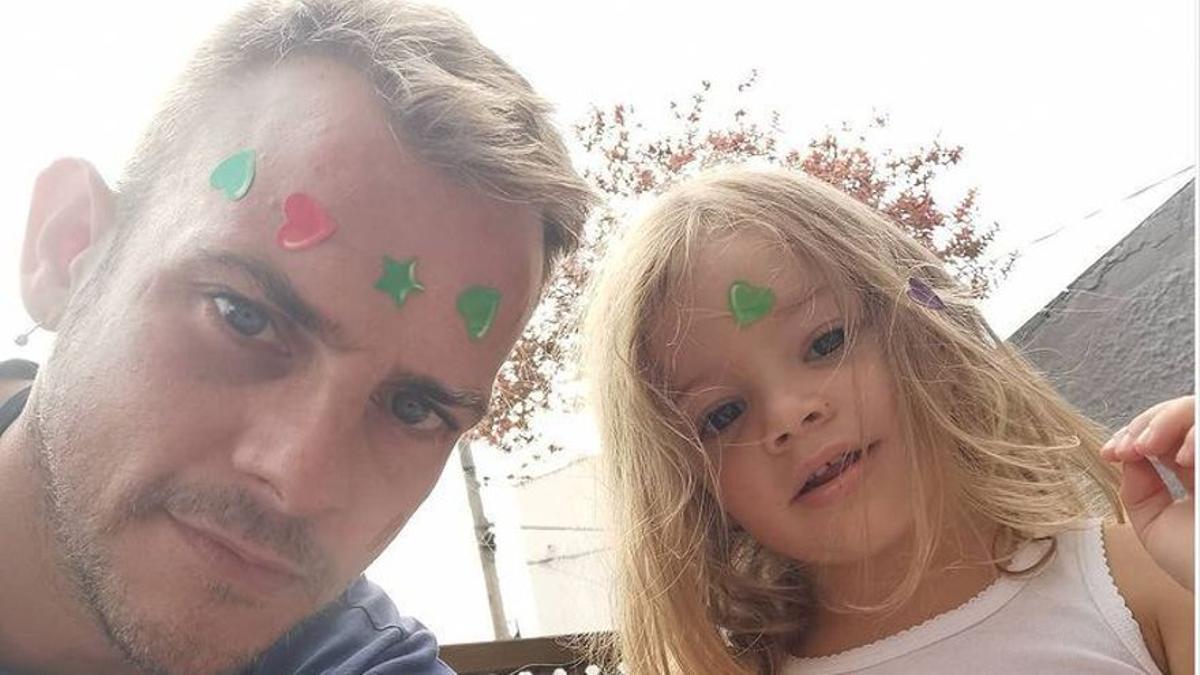 Álex Casademunt con su hija