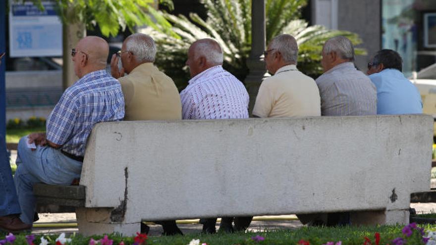 Los canarios ganan tres años de vida, pero solo once meses más de salud