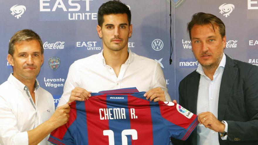 Tito, Chema y Quico, en la presentación del central manchego