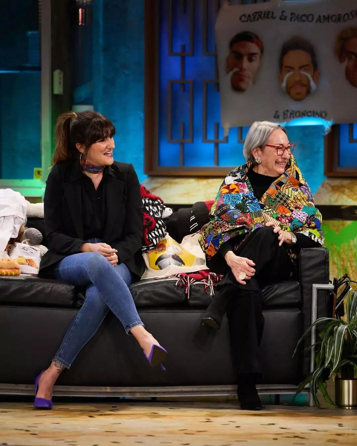 Luisa Gavasa junto a Rozalén en 'La Revuelta'