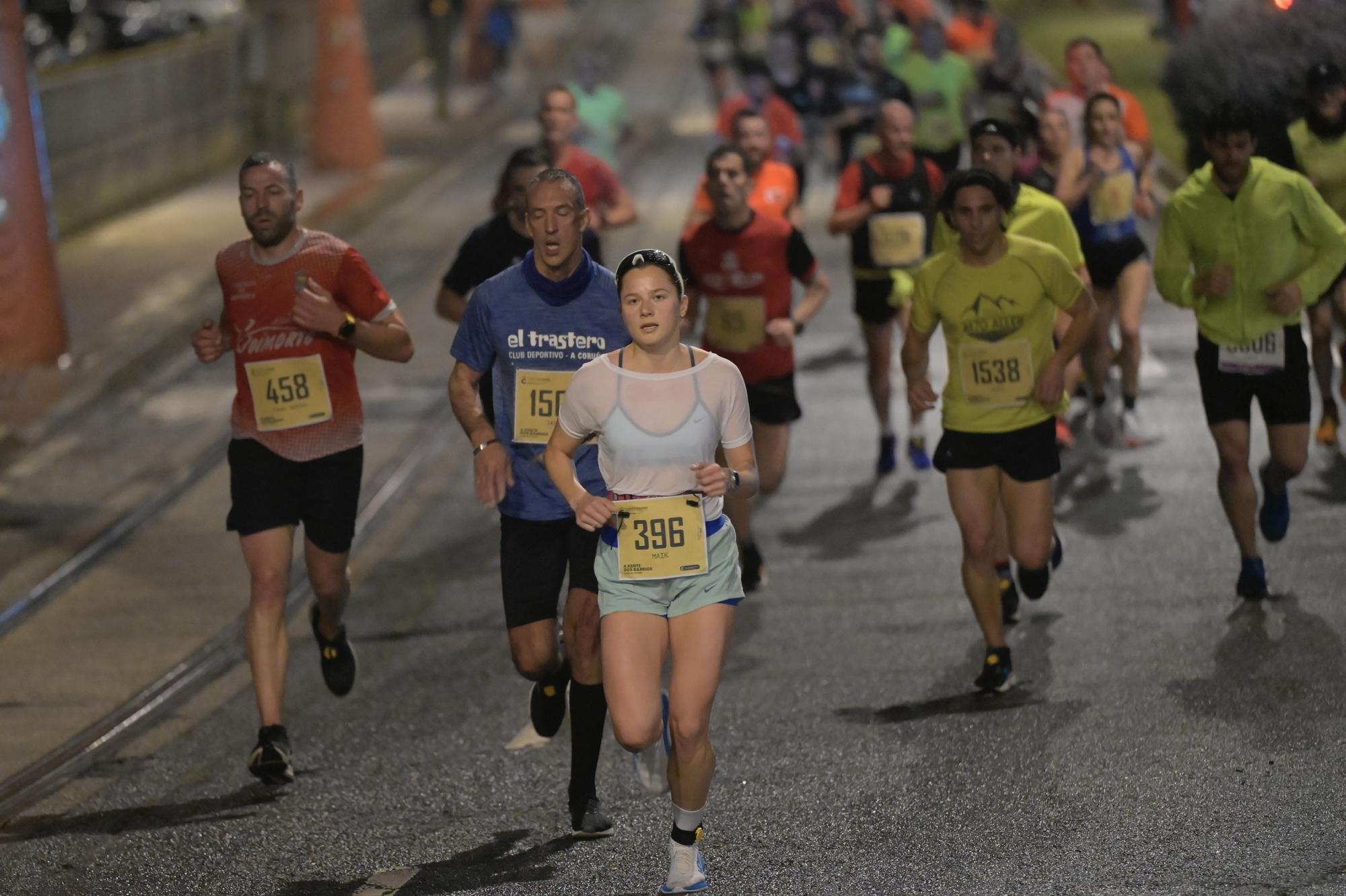 Más de 1.500 corredores en la carrera nocturna de la Torre de Hércules