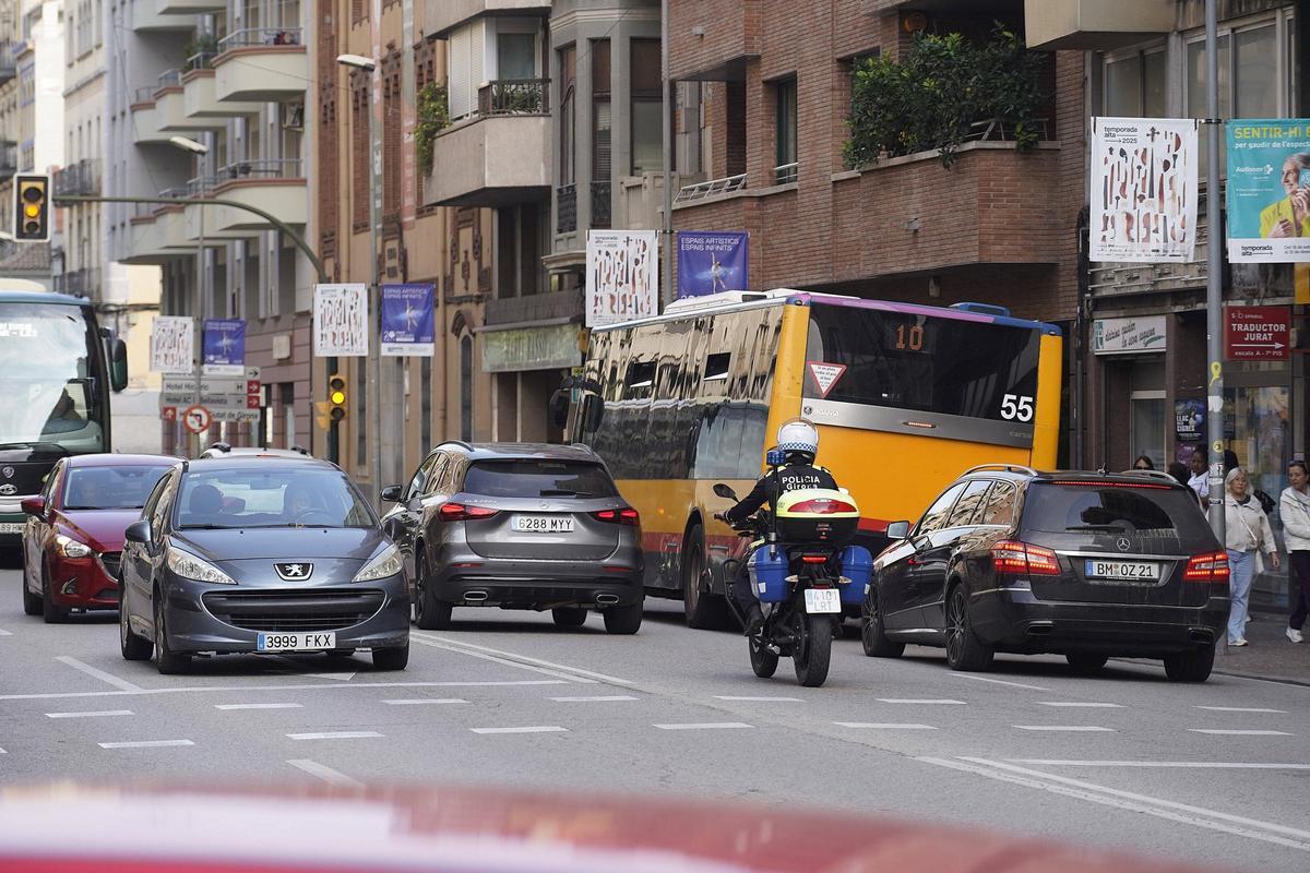 El carrer Barcelona és un dels punts de la ciutat on ha baixat força el trànsit.