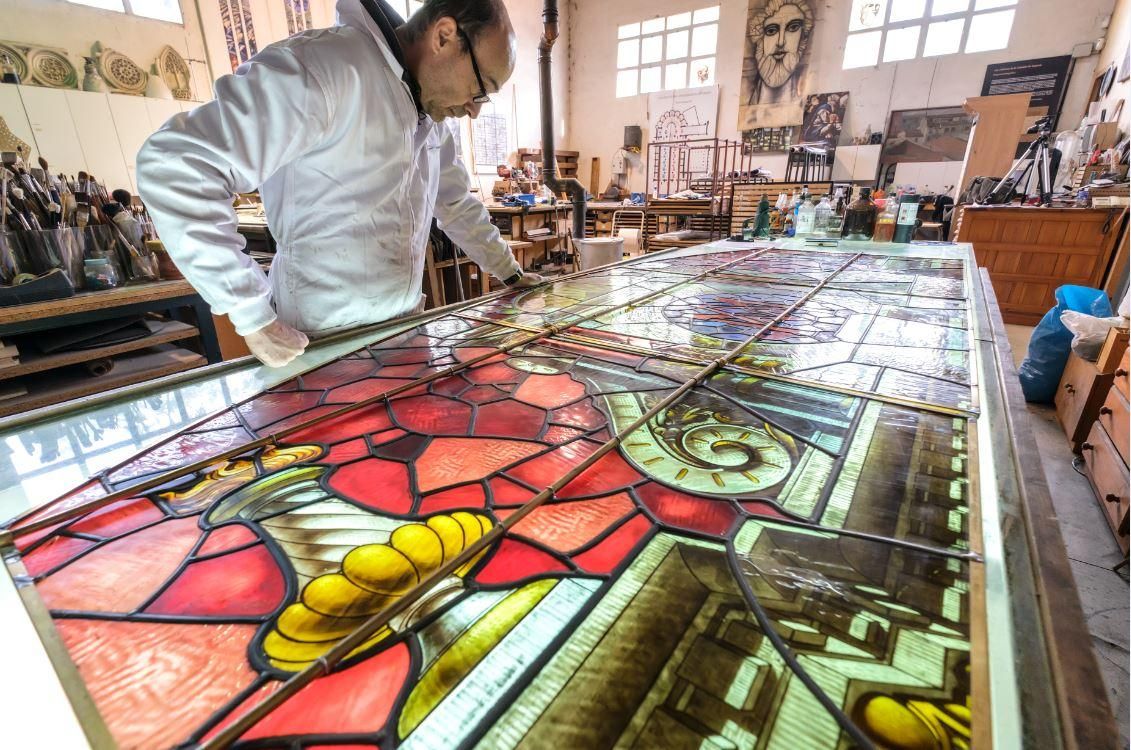 Las imágenes del proceso de restauración de las vidrieras de la Catedral de Murcia