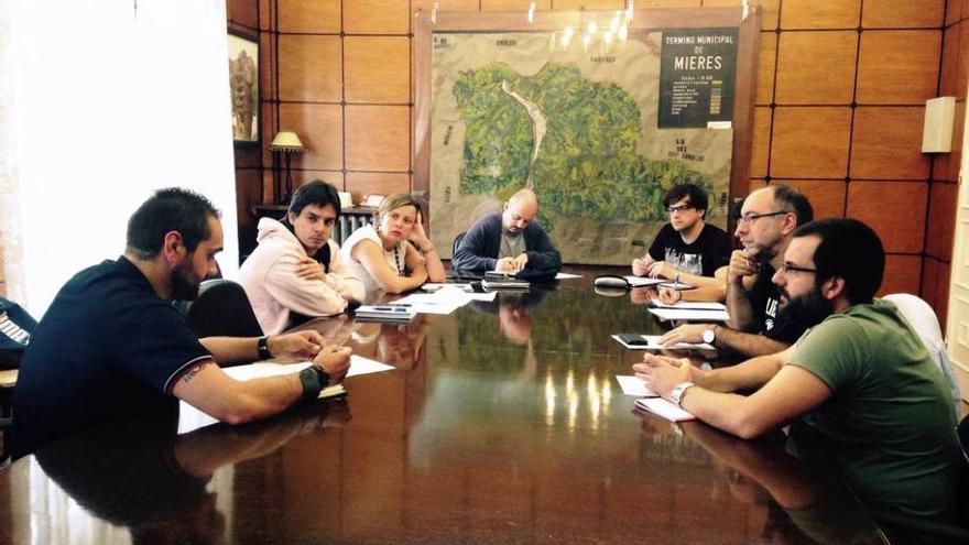 La reunión de los responsables de Oviedo, Mieres y Langreo con los miembros de la Universidad.