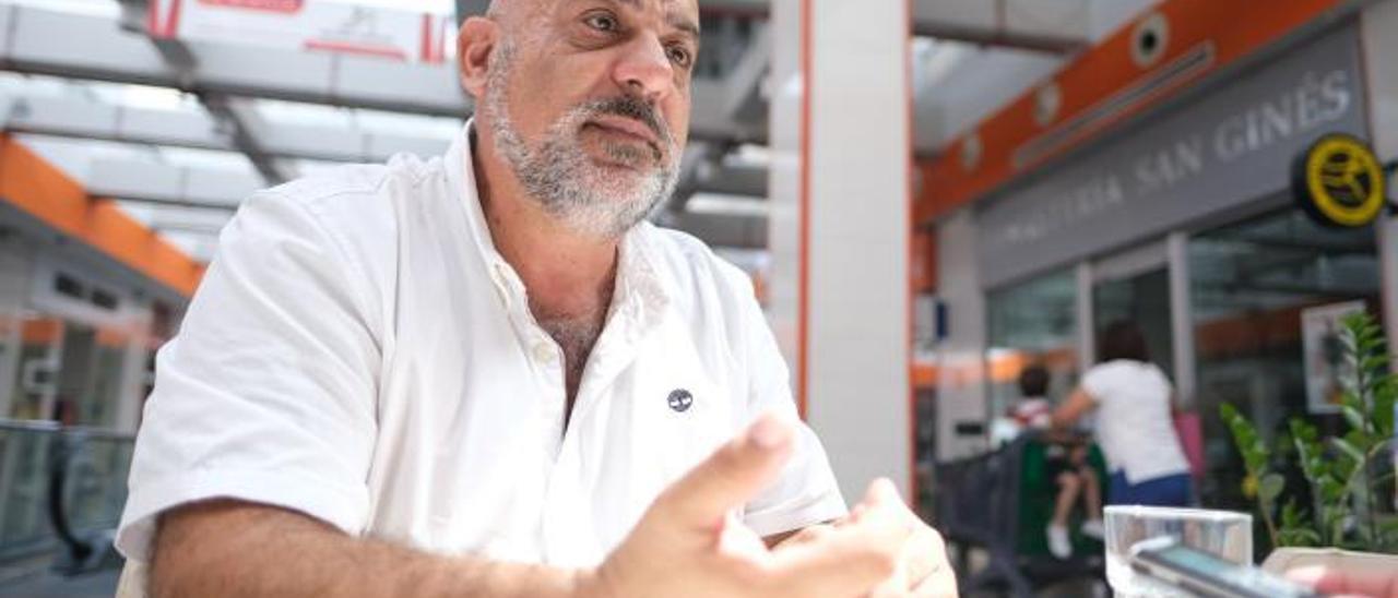 Eduardo Mansur Nauffal, uno de los propietarios del Centro Comercial Metro durante la entrevista. | | JOSÉ CARLOS GUERRA