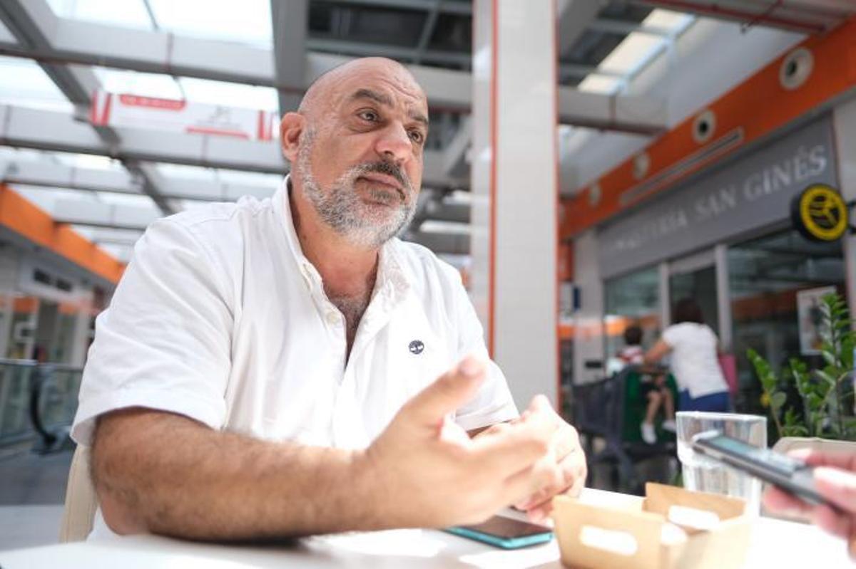 Eduardo Mansur Nauffal, uno de los propietarios del Centro Comercial Metro durante la entrevista. | | JOSÉ CARLOS GUERRA