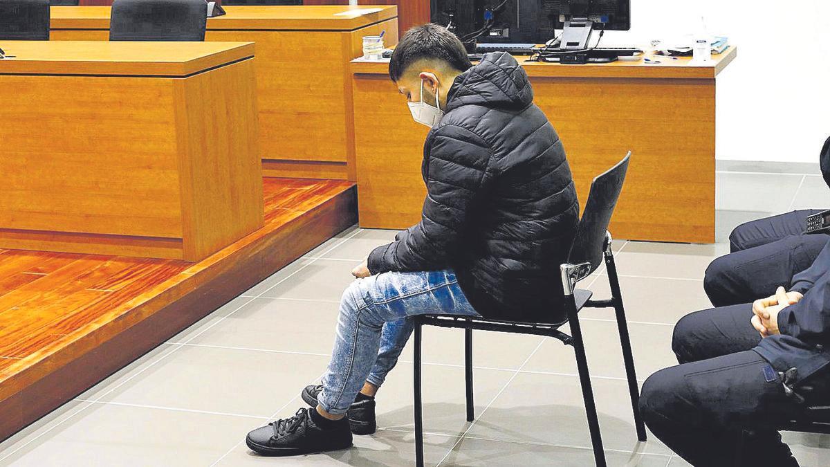 El acusado, Ionut Cirpián A. M., en la vista judicial del pasado 14 de diciembre, cuyo juicio tendrá que repetirse.