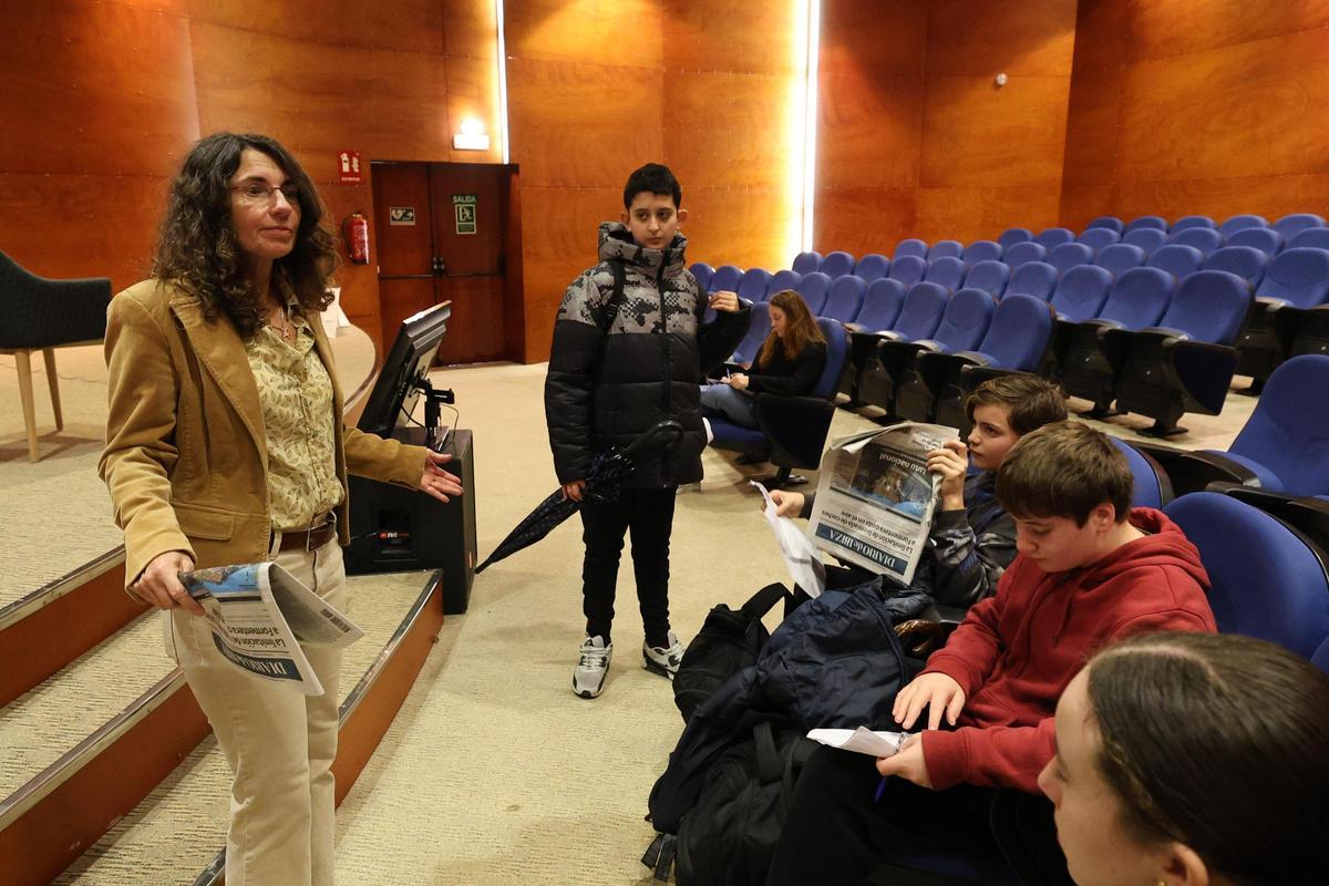 Los alumnos de 2º de la ESO de Sant Agustí visitan el Diario de Ibiza Los alumnos de 2º de la ESO de Sant Agustí visitan el Diario de Ibiza