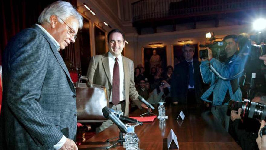 Felipe González, ex presidente, a su llegada al acto de ayer celebrado en Valencia.