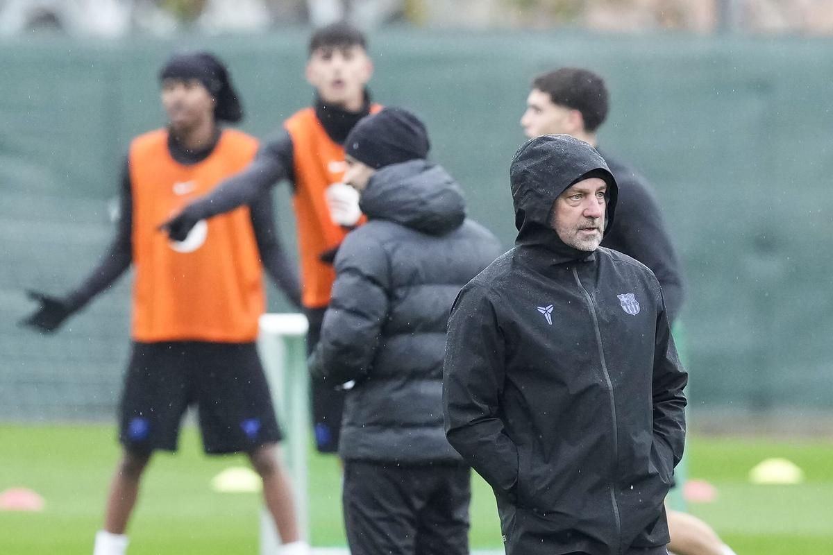 Hansi Flick, durante el entrenamiento en la Ciutat Esportiva del FC Barcelona.