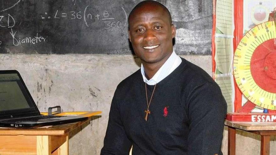 Peter Tabichi, en un aula escolar.