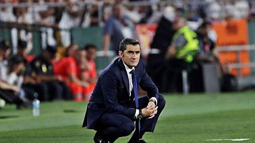 Valverde mirant els darrers minuts de la final de Copa.