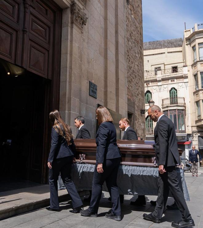 Un funeral multitudinari acomiada la família Escobar-Camprubí