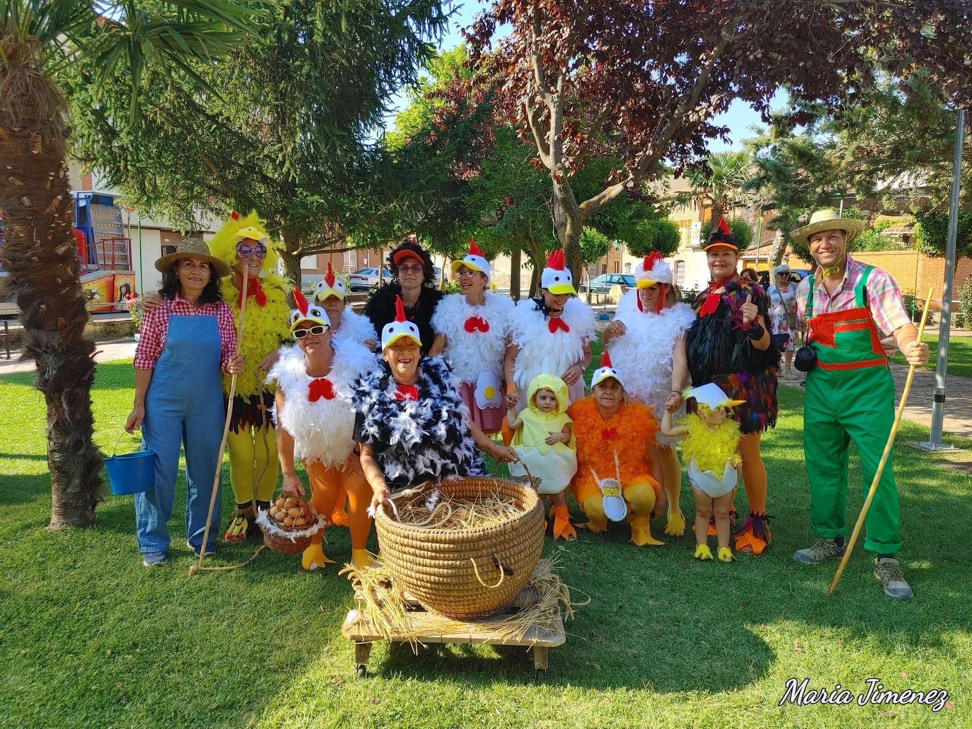 Cacareos y mucha creatividad en el desfile de El Perdigon