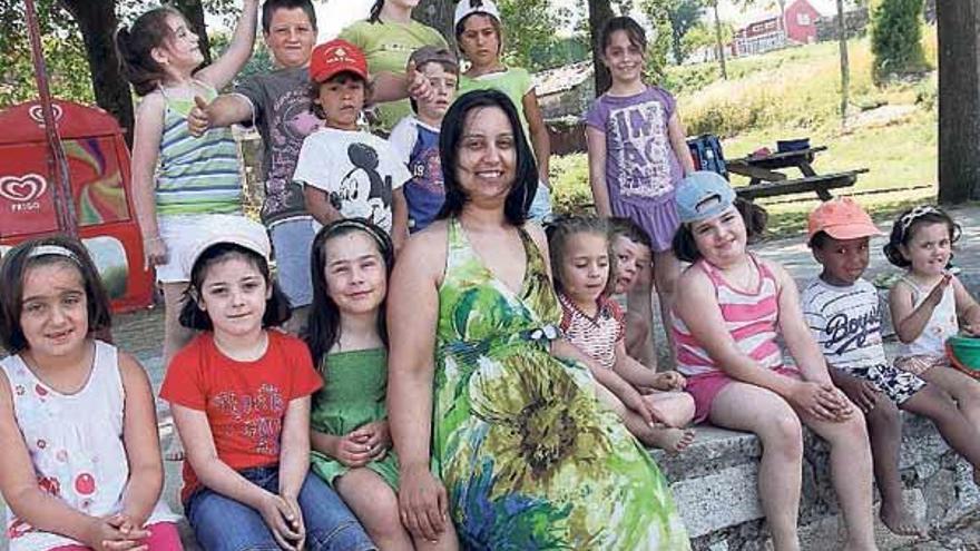 Quince niños asisten a los talleres infantiles de verano de Os Arenkes