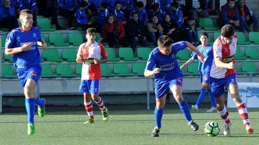 El juvenil A arlequinado está ubicado en la décima plaza con 13 puntos. // I. Abella