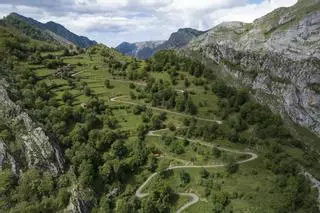 César vive solo en un pueblo muy aislado al que La Vuelta a España no pudo llegar