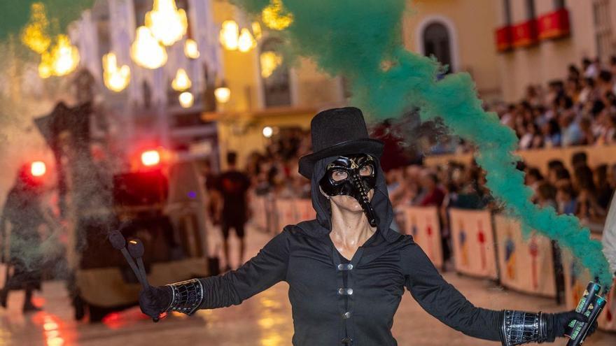 La Entrada Cristiana de Elche se impone a la peste negra