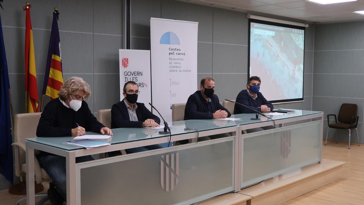 Paseos marítimos y edificios en primera línea de la costa balear, en riesgo por el cambio climático