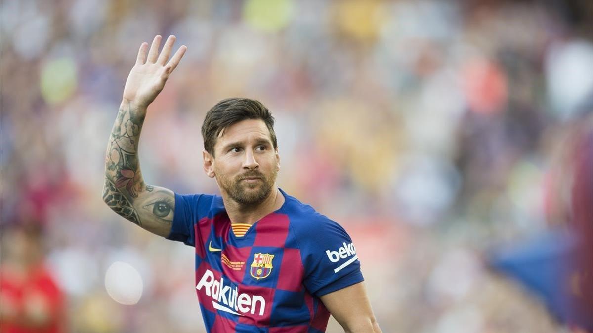 marcosl49337780 barcelona  04 08 2019    deportes    leo messi  saluda al p 200830092757