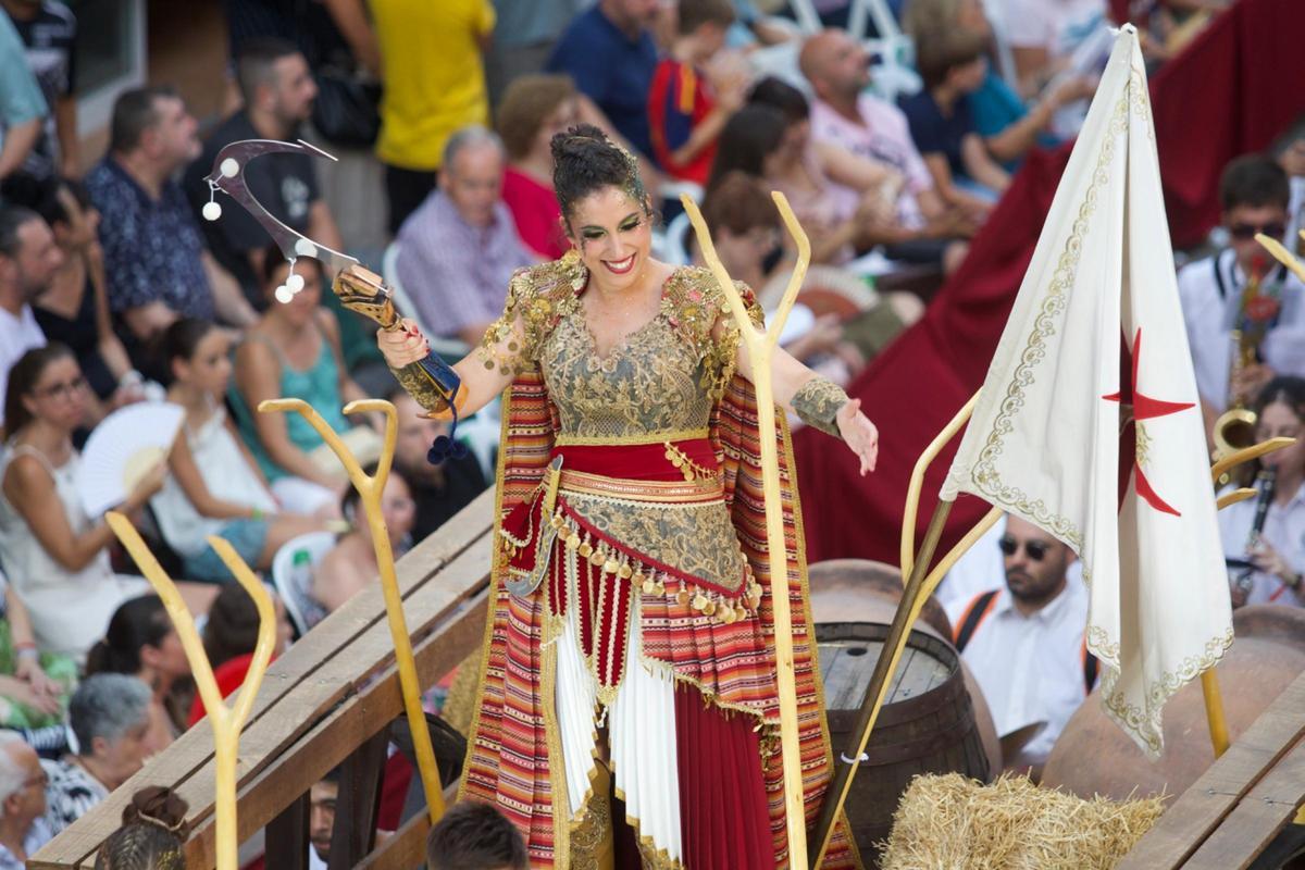 La emoción toma las calles de Torrent en una Gran Entrada Mora y Cristiana multitudinaria