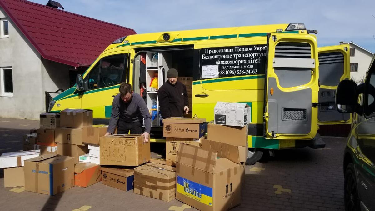 Una ambulancia de la Asociación de Ucrania vinculada a la iglesia ortodoxa