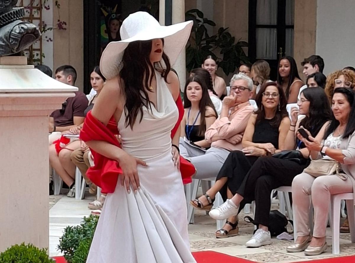Una de las alumnas que participó en el desfile.