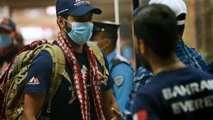 La llegada al aeropuerto de Katmandú del príncipe Mohamed Hamad.