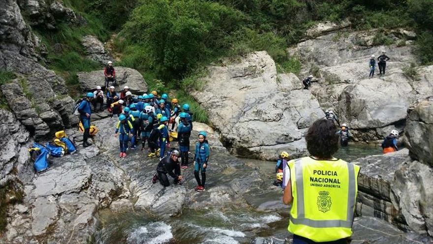 Denunciado un menor tras ser sorprendido como guía de rafting