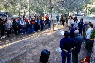 Paterna conmemora el Día de la República en un homenaje en el "paredón de España"