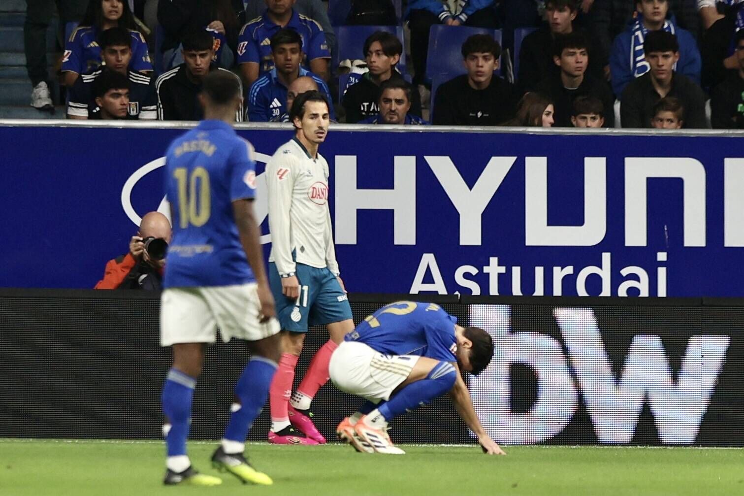 Todas las IMÁGENES del reestreno de Carrión con el Oviedo, con derrota ante el Espanyol 