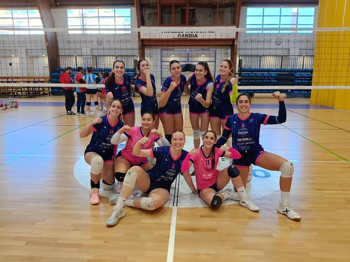 Las seniors del CV Gandia celebran una nueva victoria