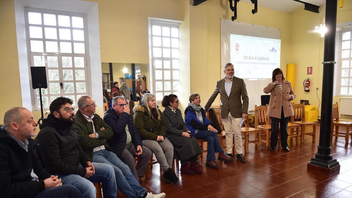 Encuentro con alumnos y profesores de la nueva escuela taller de Plasencia