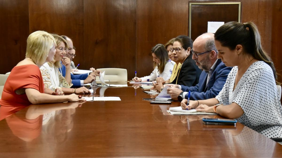 Negociación de presupuestos Junta-PSOE/PP esta mañana en Mérida.