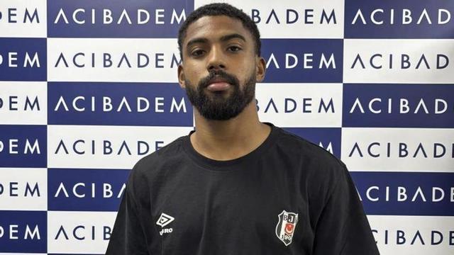 DeJulius, en el reconocimiento médico con el Besiktas. | BESIKTAS
