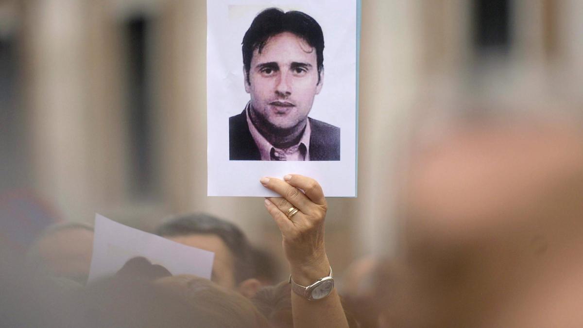 Protesta en memoria de víctimas del terrorismo como Miguel Ángel Blanco